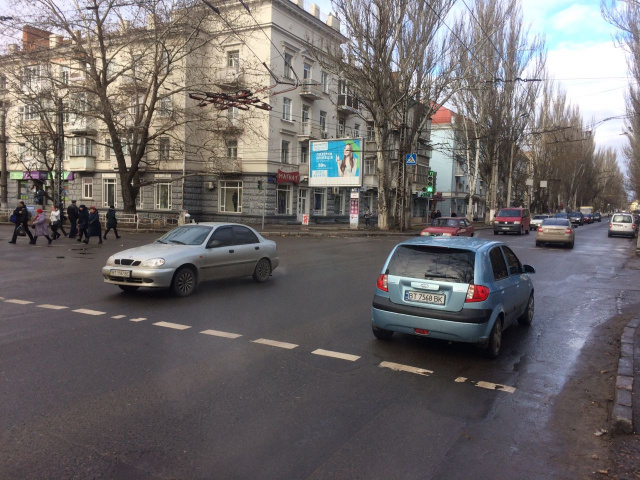 Призма 4x3,  Ушакова пр.(м-н "МАГНАТ")/Пугачова пров.