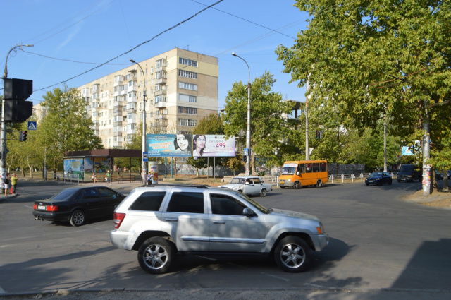 Щит 6x3,  І.Богуна вул../Лавреньова вул.(зупинка)