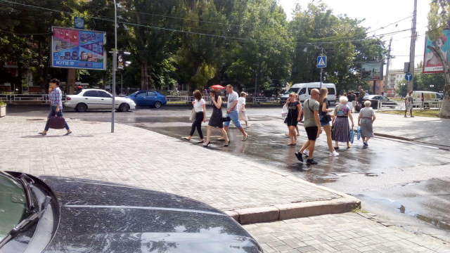 Призма 4x3,  Ушакова пр./Маяковського вул.