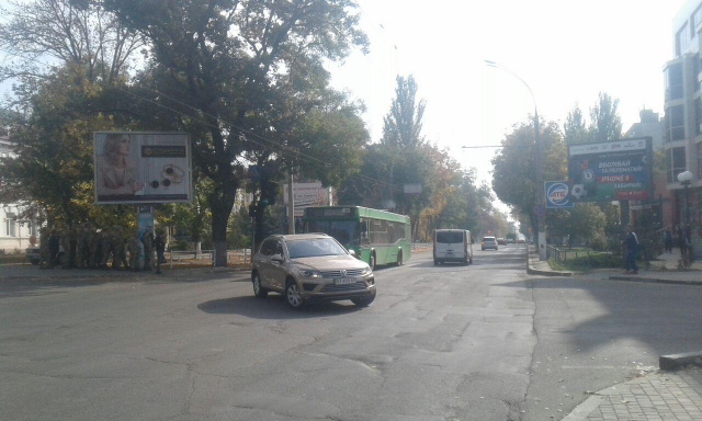 Призма 4x3,  Ушакова пр./Парижської Комуни вул.