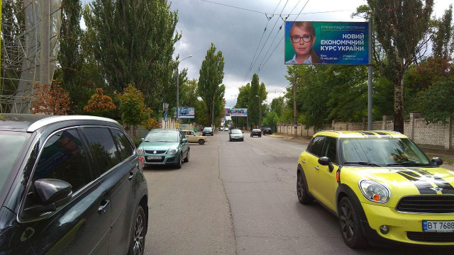 Щит 6x3,  ТРЦ Фабрика навпроти "Форсаж" (13)